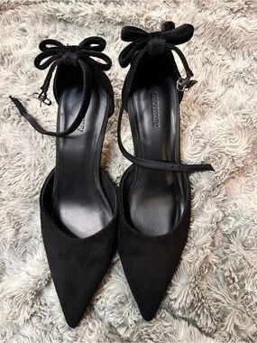 Old Navy Black Pointed Toe Ankle-Strap Heels with Bow
